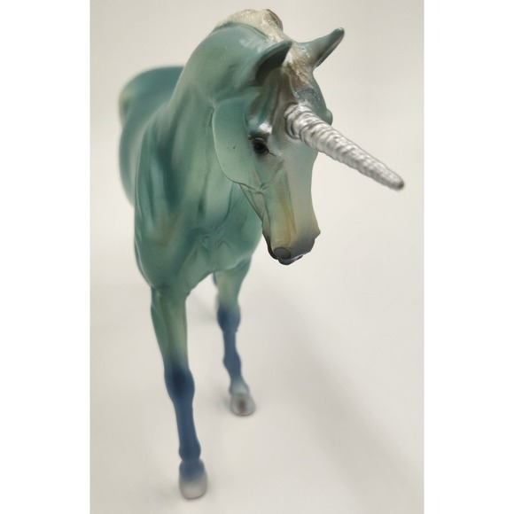 Retired Breyer LE MUR EXCLUSIVE Unicorn Of The Sea 62060 with Sequin Cape - Picture 11 of 16